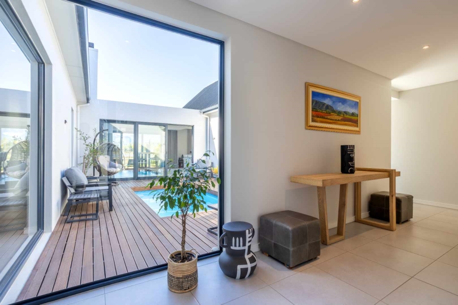 5 Bedroom Property for Sale in Val De Vie Estate Western Cape